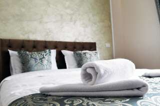 Отель Pensiunea Romeo Resort Фокшани Улучшенный номер с кроватью размера «king-size»-1