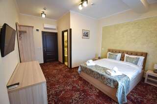 Отель Pensiunea Romeo Resort Фокшани Улучшенный номер с кроватью размера «king-size»-6