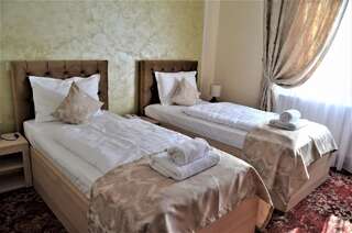 Отель Pensiunea Romeo Resort Фокшани Двухместный номер с 2 отдельными кроватями-1
